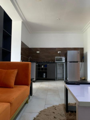 Cozy 1-BDR - Free Wi-Fi, Pool & Mins DRV to Airport